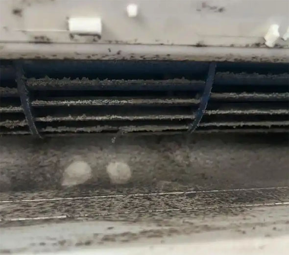 玉屏空调吹的风有股烧焦味是怎么回事